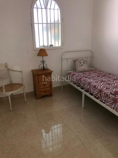 Foto d9bd0086-5860-42b0-a369-acab59f8876e. Piso  para reformar con 3 dormitorios, patio y doble acceso en Alozaina