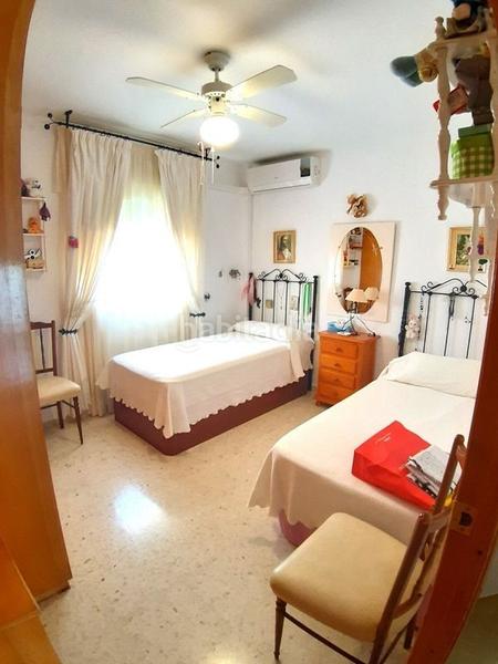 Foto 4f17f401-3ac1-4a9f-8a31-9bb0790fe1a2. Casa adosada oportunidad única en Los Boliches!! adosado de 4 dormitorios a 300m de la playa con terraza, patio privado y garaje en Fuengirola