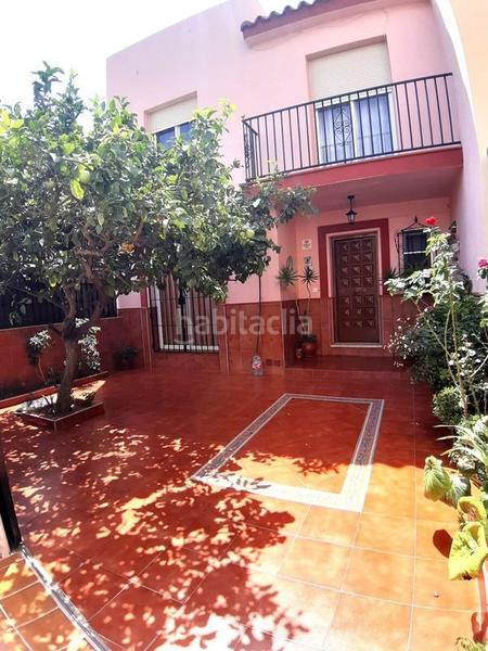Foto b5534680-4b57-4592-b980-eeee20aa5529. Casa adosada oportunidad única en Los Boliches!! adosado de 4 dormitorios a 300m de la playa con terraza, patio privado y garaje en Fuengirola