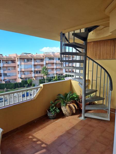 Foto f07ea766-8cd3-4dde-943d-52eeb406b5ce. Piso ático dúplex de ensueño con vistas al mar y la montaña en exclusiva urbanización Torreblanca del Sol, en Fuengirola