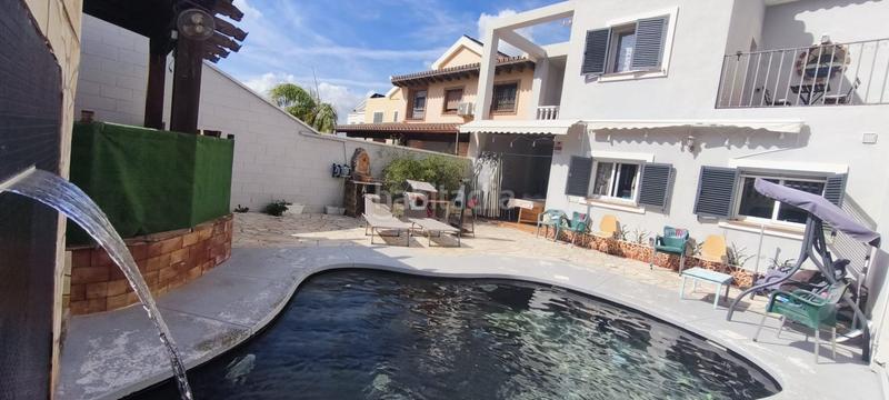 Foto 935f0998-9f1e-4473-8236-4849dceffbb4. Casa adosada espectacular casa adosada 4 hab. 235m2, garaje privado, piscina con cascada, terraza de 156m2 y mucho más! en Málaga