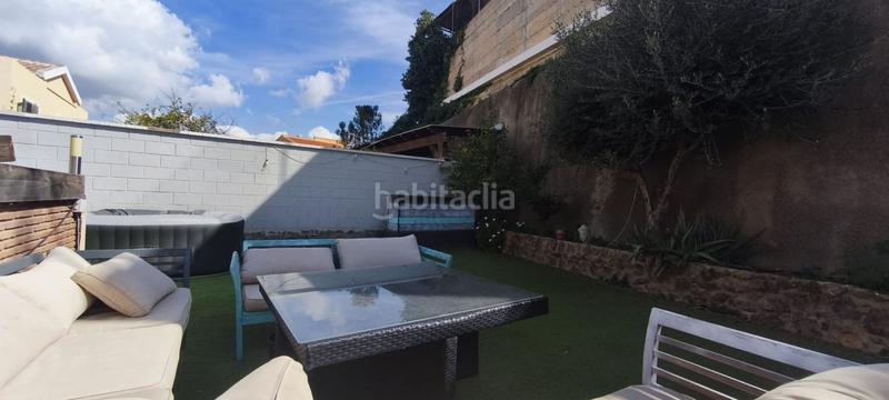 Foto c3fb0e35-f2de-4714-ab9a-3715630ebfe3. Casa adosada espectacular casa adosada 4 hab. 235m2, garaje privado, piscina con cascada, terraza de 156m2 y mucho más! en Málaga