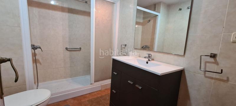 Foto 9230ae80-b475-46fc-a0f1-e6ce761d4e2b. Piso amplio piso a reformar en el centro con 3 habitaciones, piscina y parking en Torremolinos