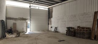 Affitto Capannone industriale in Mijas pueblo. Nave industrial en alquiler con 475 m, baño, puerta automática,