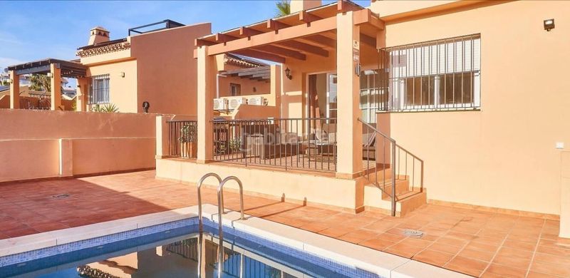 Foto 7852d36d-9d38-4cb4-bbf5-6da010be3e85. Casa amb calefacció piscina a El Faro de Calaburra - Chaparral Mijas