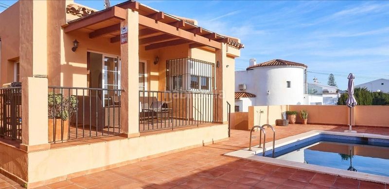 Foto 91df721c-e71c-4c48-b578-f960f1e47c4c. Casa amb calefacció piscina a El Faro de Calaburra - Chaparral Mijas