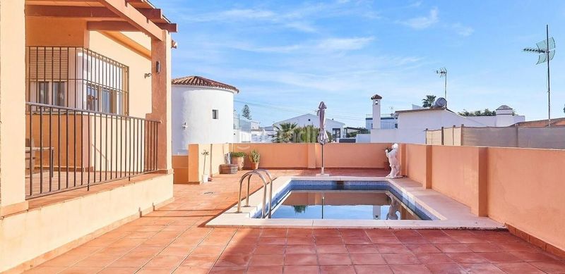Foto d76ca3c7-59a6-447c-8dd2-ece401df0c98. Casa amb calefacció piscina a El Faro de Calaburra - Chaparral Mijas