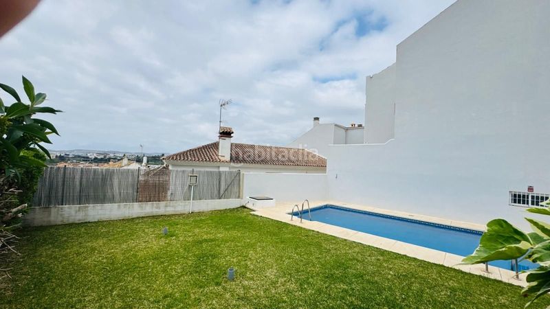 Foto 5bf92f82-4552-48c8-bd3f-48d47bd3827c. Casa amb calefacció piscina a Torreblanca del Sol Fuengirola