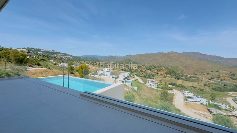 Foto bddeb4fd-804b-4e34-aab4-dff210080ab1. Xalet amb calefacció piscina a La Cala Golf - Lagar Martell Mijas