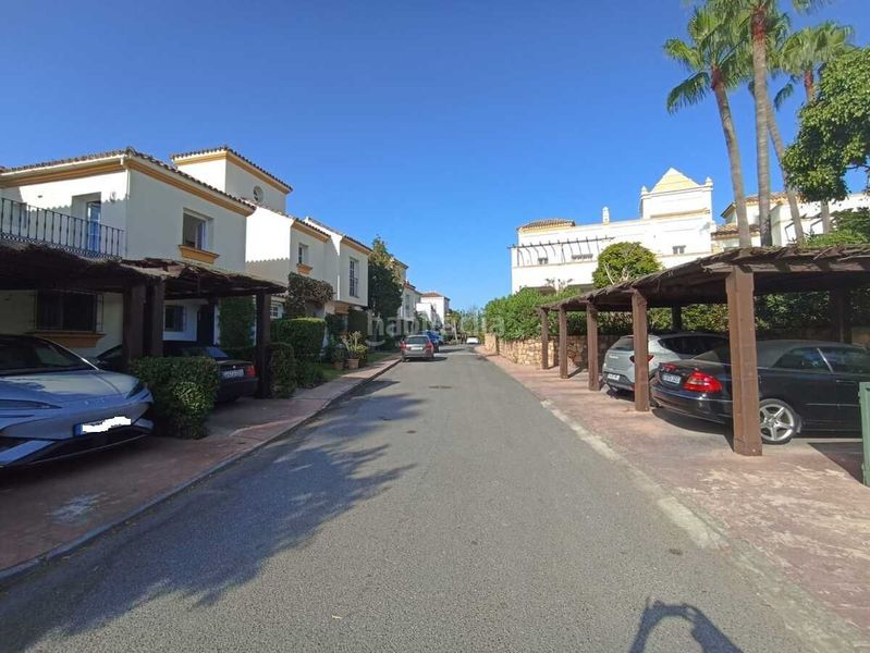 Foto 6917f313-295a-4055-a14e-63c4d9785bbc. Casa amb calefacció aparcament piscina a La Concha - Resina Golf Estepona