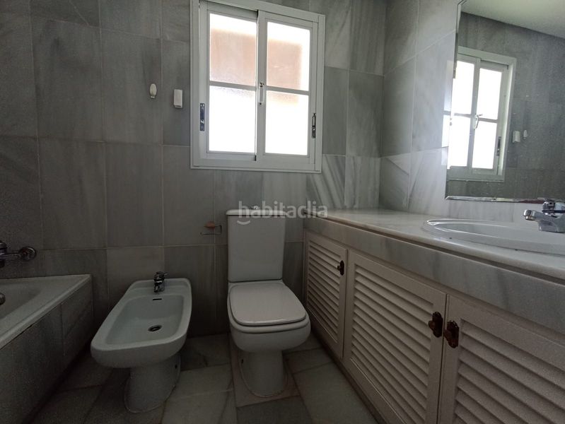 Foto 9739405f-8a42-45e1-9182-0a40514a6d1e. Casa amb calefacció aparcament piscina a La Concha - Resina Golf Estepona