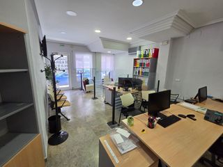 Miete Geschäftsraum  Calle santa teresa de jesús. Local comercial acondicionado para oficina – 139 m²