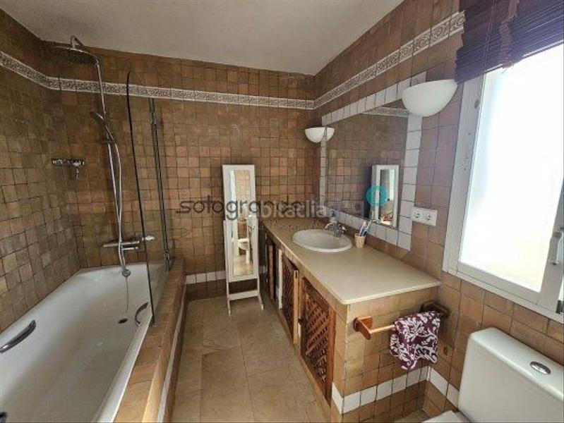 Foto 07906d8f-d8fa-45ef-98fb-eb6ad6cd3c96. Chalet con riscaldamento piscina in Sotogrande costa Sotogrande