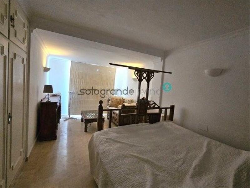 Foto ac7bbad6-00e4-4425-8351-9b60e44e425e. Chalet con riscaldamento piscina in Sotogrande costa Sotogrande