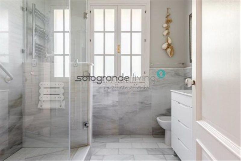 Foto 086a988f-df35-4457-9f75-2cd1cd17c585. Chalet with parking pool in Sotogrande alto Sotogrande