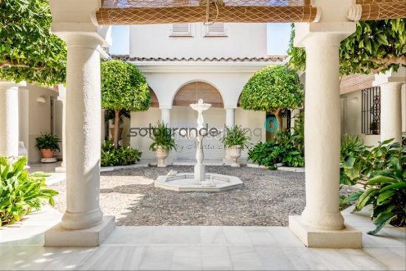 Foto 4a6aa113-e670-4453-88fc-8e51f273d0d3. Chalet with parking pool in Sotogrande alto Sotogrande