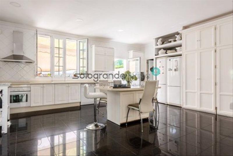 Foto 999dcfb6-b91f-4db9-883b-eb979d9ffda6. Chalet with parking pool in Sotogrande alto Sotogrande