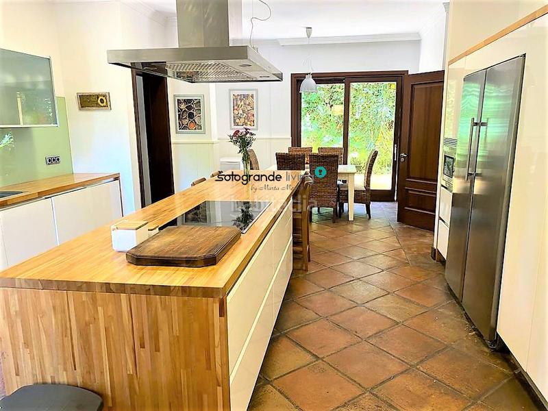 Foto 45d1c9e1-1d0c-4b33-9acd-b39e7c554c15. Chalet con riscaldamento parcheggio piscina in Sotogrande alto Sotogrande