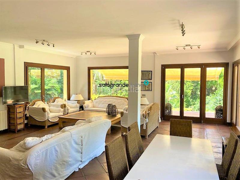 Foto 4d6c5984-cff9-4504-b610-14f58894df76. Chalet con riscaldamento parcheggio piscina in Sotogrande alto Sotogrande