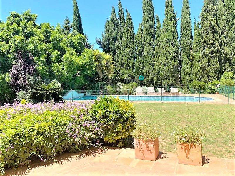 Foto 51d0d904-adbe-46e8-b8a0-09aa69ebb578. Chalet con riscaldamento parcheggio piscina in Sotogrande alto Sotogrande