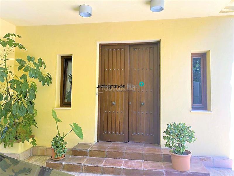 Foto 715ff214-555b-4100-bb1d-ae1a8b53473d. Chalet con riscaldamento parcheggio piscina in Sotogrande alto Sotogrande