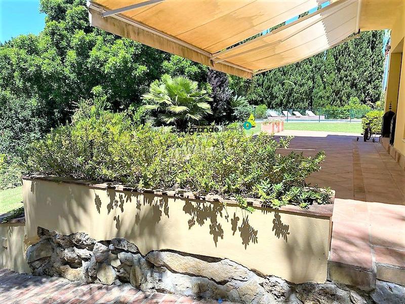 Foto d7c490e5-24aa-4026-9f81-a2b6b2147099. Chalet con riscaldamento parcheggio piscina in Sotogrande alto Sotogrande