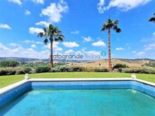 Bauernhof in San Martín del Tesorillo. Finca en venta en tesorillo, 5 dormitorios.