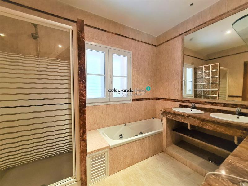 Foto 4efc2a31-dee0-481f-a8e7-e7db3010b4e1. Alquiler chalet villa en alquiler - alto, 6 dormitorios. en Sotogrande