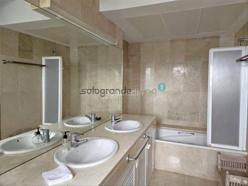 Foto 2c27268a-dea2-4f24-8baa-b723063f1a85. Apartament amb calefacció aparcament a puerto de Sotogrande-la marina Sotogrande