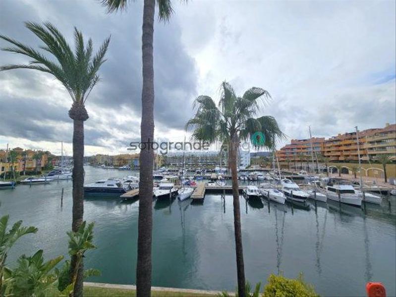 Foto 39f63bca-98f4-498a-bc6f-181402fe02e2. Apartament amb calefacció aparcament a puerto de Sotogrande-la marina Sotogrande