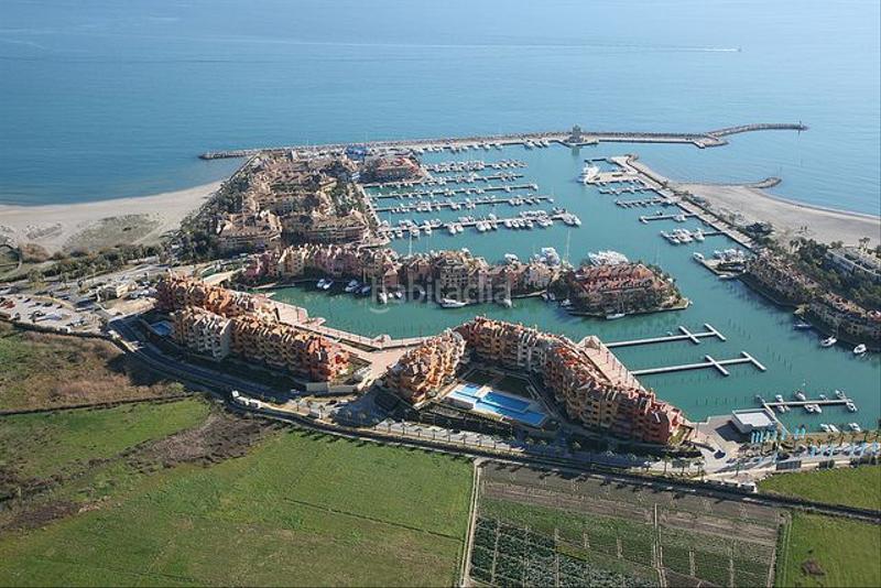 Foto a51a5760-db60-43f4-ad22-f1cb4acb1d17. Apartament amb calefacció aparcament a puerto de Sotogrande-la marina Sotogrande