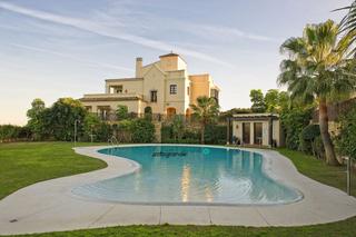 Casa adossada a Sotogrande Alto. Villa ados. en venta en sotogrande reserva, 2 dormitorios.