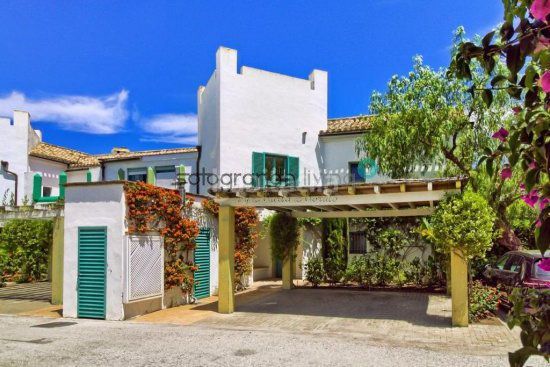 Foto e98689f9-0d56-47e5-88fb-c55c4e1c06c8. Alquiler casa adosada  en alquiler marina, 4 dormitorios. en Sotogrande