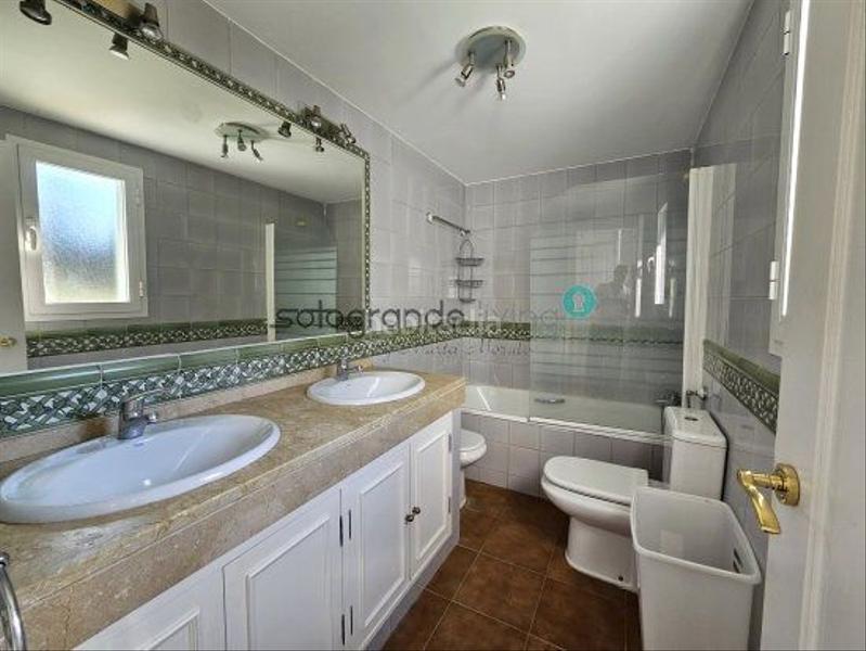 Foto b677098b-6821-4bc2-bbc3-641ee7e5f91a. Alquiler chalet villa en alquiler en alcaidesa, 4 dormitorios. en La Alcaidesa