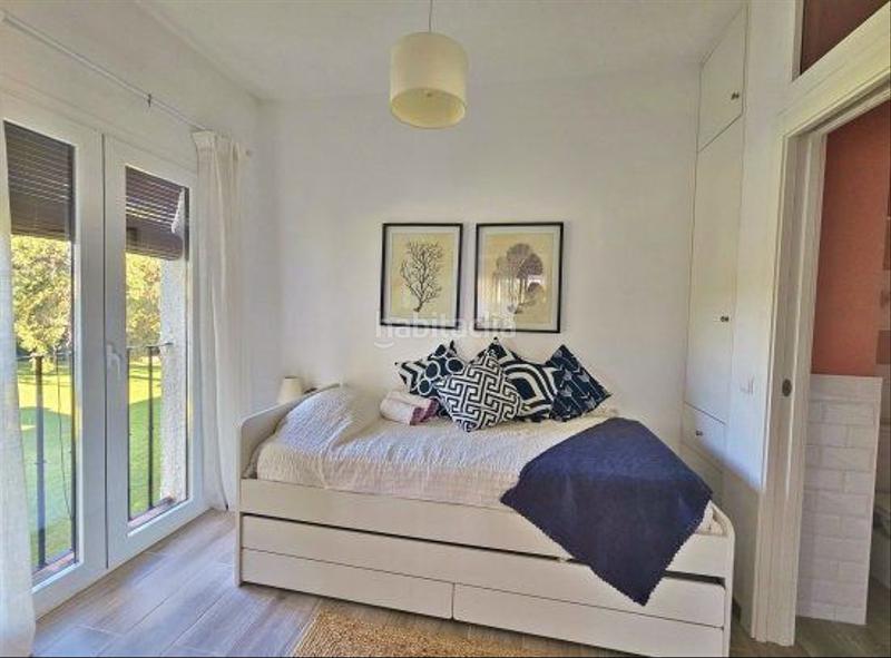 Foto f47f2056-fde0-4cd0-bf54-1697bc3331e2. Lloguer apartament amb calefacció piscina a Sotogrande alto Sotogrande