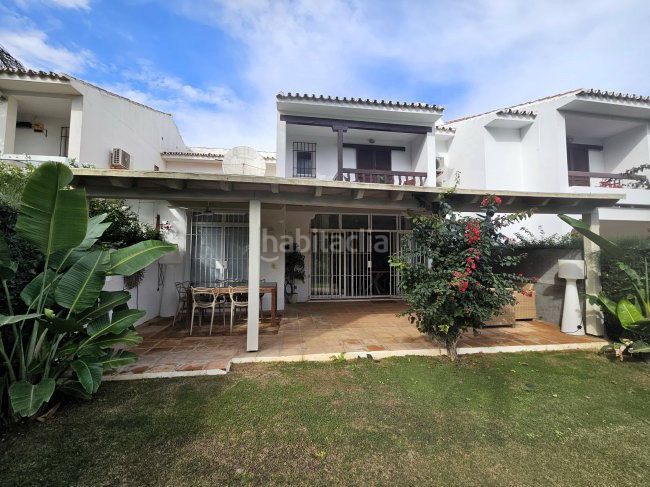 Foto 0a795dd3-7af1-4092-ae29-bf0b235c7d74. Lloguer casa adossada amb aparcament piscina a Sotogrande costa Sotogrande