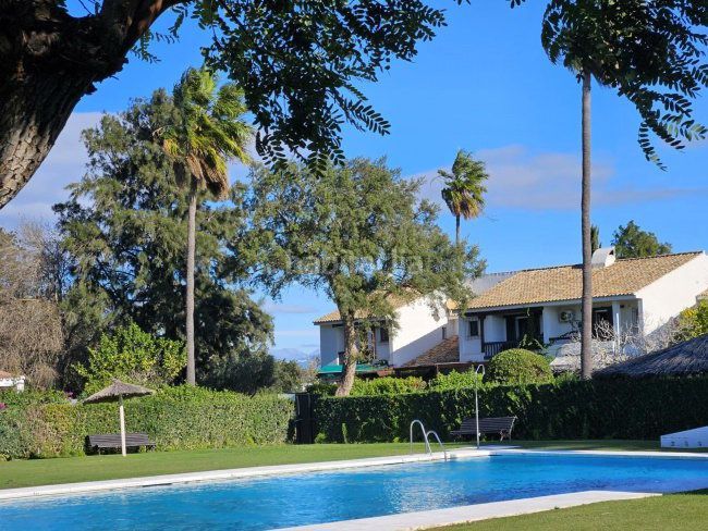 Foto 73e7fb0f-0812-4098-8da0-2c8ef6b6b84b. Lloguer casa adossada amb aparcament piscina a Sotogrande costa Sotogrande