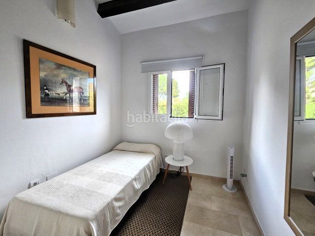 Foto ef8bb643-3a49-4f2b-8fc4-3fa0f92c6b4b. Lloguer casa adossada amb aparcament piscina a Sotogrande costa Sotogrande