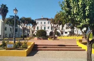 Local Comercial a San Enrique-Guadiaro-Pueblo Nuevo. Local en venta en pueblo nuevo de guadiaro, 4 dormitorios.