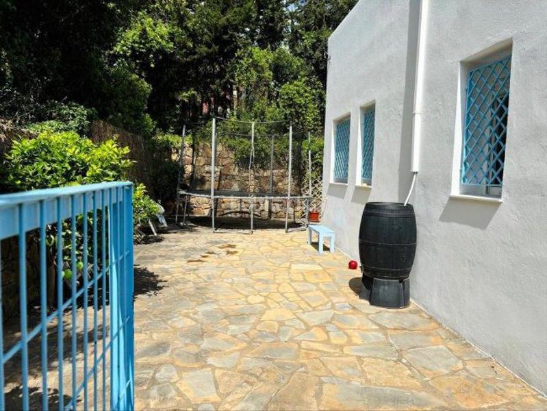 Foto 12f16d16-f3f1-49bb-9a21-6d576253e5f3. Xalet amb calefacció aparcament piscina a Sotogrande costa Sotogrande