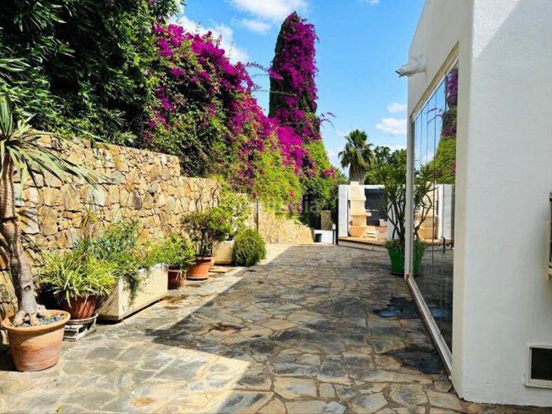 Foto 5f61d996-1d08-4881-855d-aa799b2c1d91. Xalet amb calefacció aparcament piscina a Sotogrande costa Sotogrande