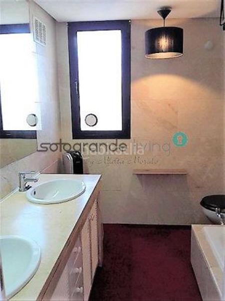 Foto 5456520a-b429-4846-b0d4-429000719657. Apartamento  en venta costa, 2 dormitorios. en Sotogrande