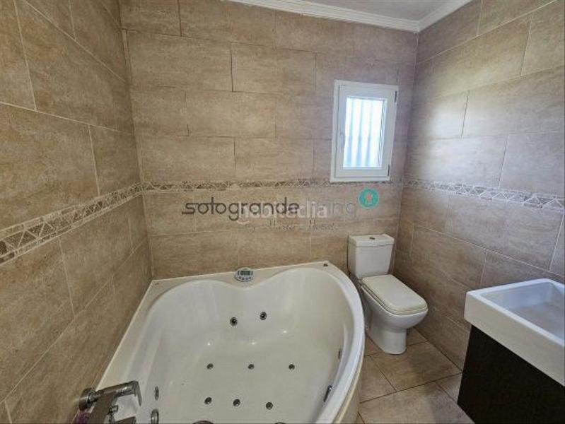 Foto 0f43ab87-1642-475e-a09a-7443894c6a3a. Chalet villa en venta en Chullera, 3 dormitorios. en Manilva