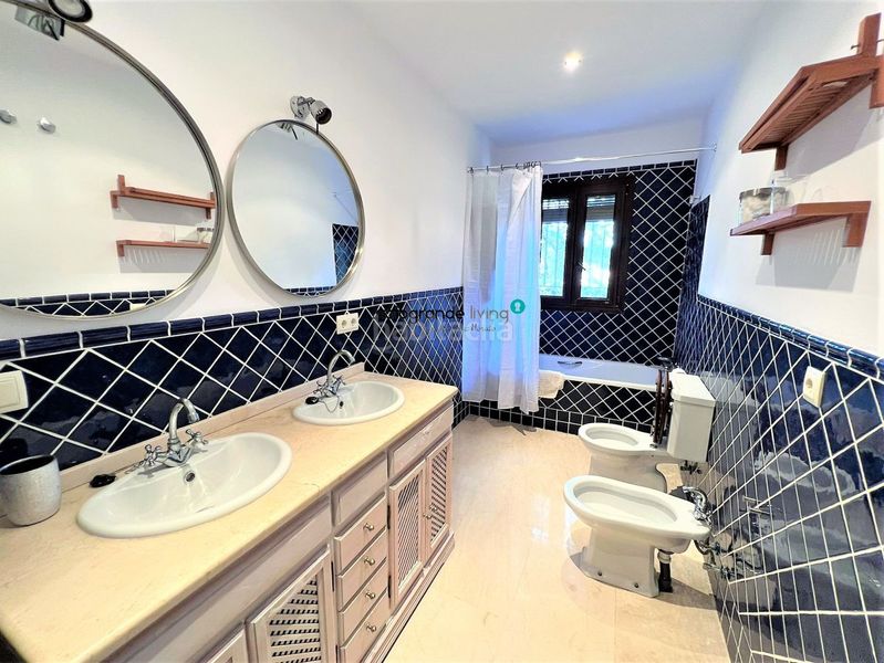 Foto 9913f0ff-8708-4348-b576-a251563a5aa1. Alquiler chalet villa en alquiler costa, 5 dormitorios. en Sotogrande