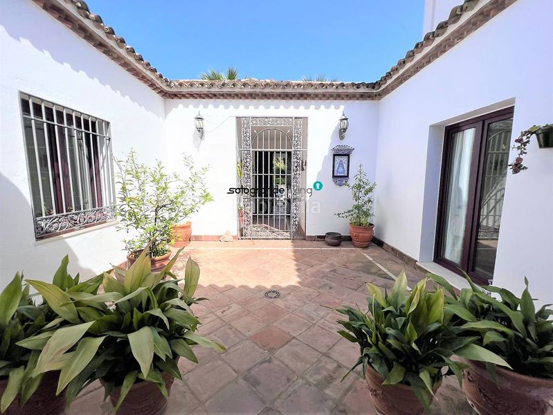 Foto e17417a8-4fd6-41ae-9086-efb57b251a81. Alquiler chalet villa en alquiler costa, 5 dormitorios. en Sotogrande