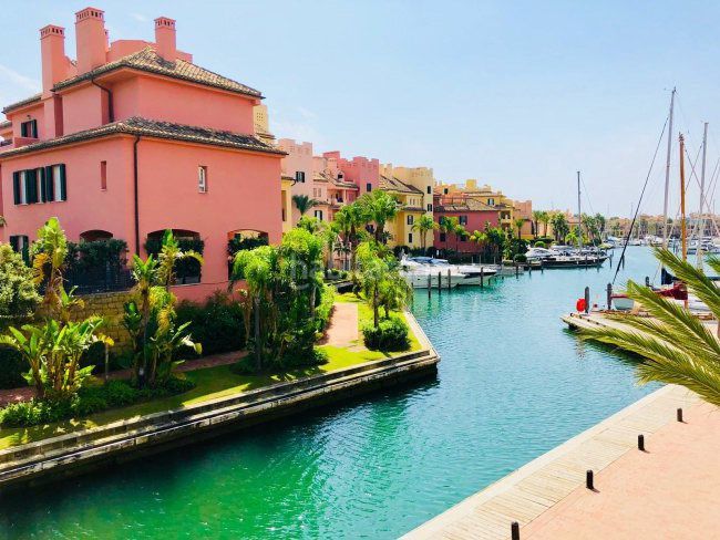 Foto 370ed5ce-30b1-4df4-8095-4e309b8aa894. Apartament amb calefacció aparcament a puerto de Sotogrande-la marina Sotogrande
