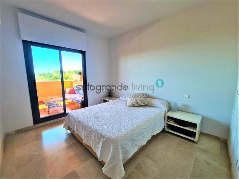 Foto f25a6f47-9f37-40e2-bed2-b30e0e40a551. Apartamento  en venta bahia de las rocas, 3 dormitorios. en Manilva