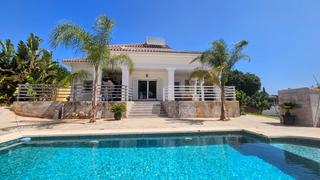 Xalet a San Enrique-Guadiaro-Pueblo Nuevo. Villa en venta en pueblo nuevo de guadiaro, 3 dormitorios.