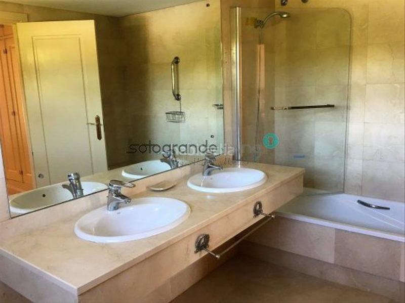 Foto 21b7415f-977a-46fe-af61-f25ed1f81bcd. Miete chalet mit heizung parking pool in Sotogrande alto Sotogrande