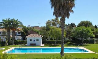 Miete Reihenhaus in Sotogrande Costa. Casa adosada en alquiler en sotogrande costa, 4 dormitorios.